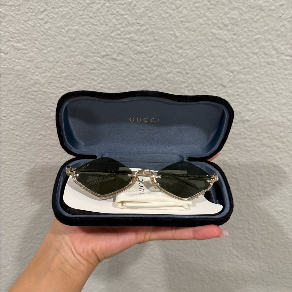Gucci Geometric Sunglasses - Picture 2 of 3
